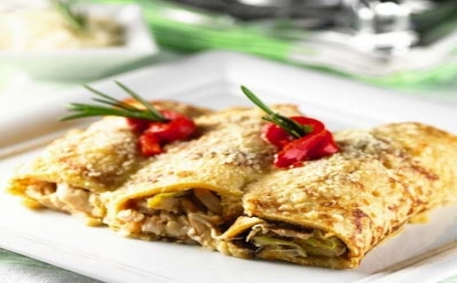 Crepes con poro, pollo y salsa blanca